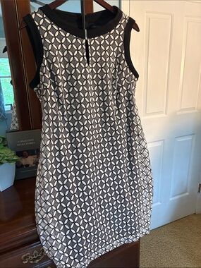 Tommy Hilfiger Black and White Sleeveless Geometric Sheath Dress